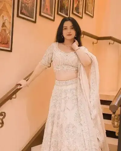 Escort Warora